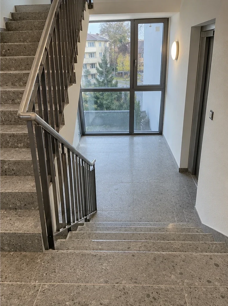 Cage d’escalier après nettoyage de fin de chantier