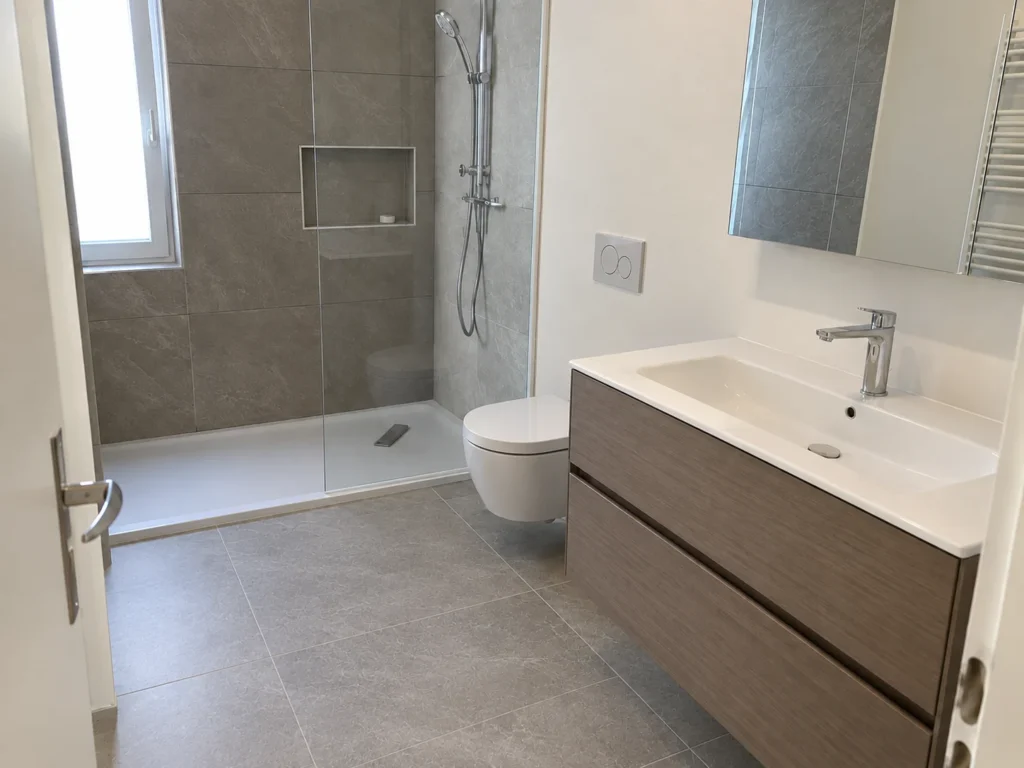 Salle de bains après nettoyage de fin de chantier